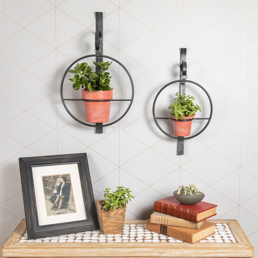 Tivoli 2-Piece Metal Hanging Planter Set. Picture 3