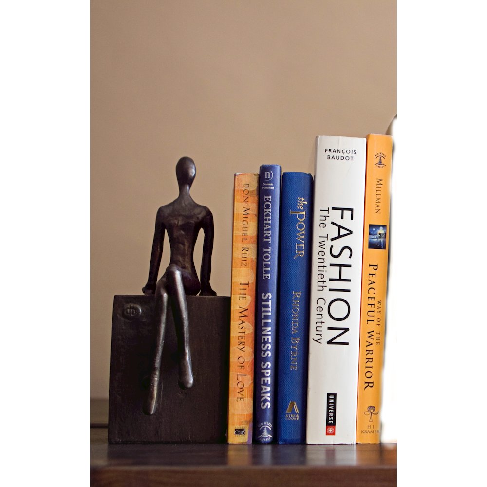 Bookend Set with Man and Woman Sitting on a Block. Picture 5