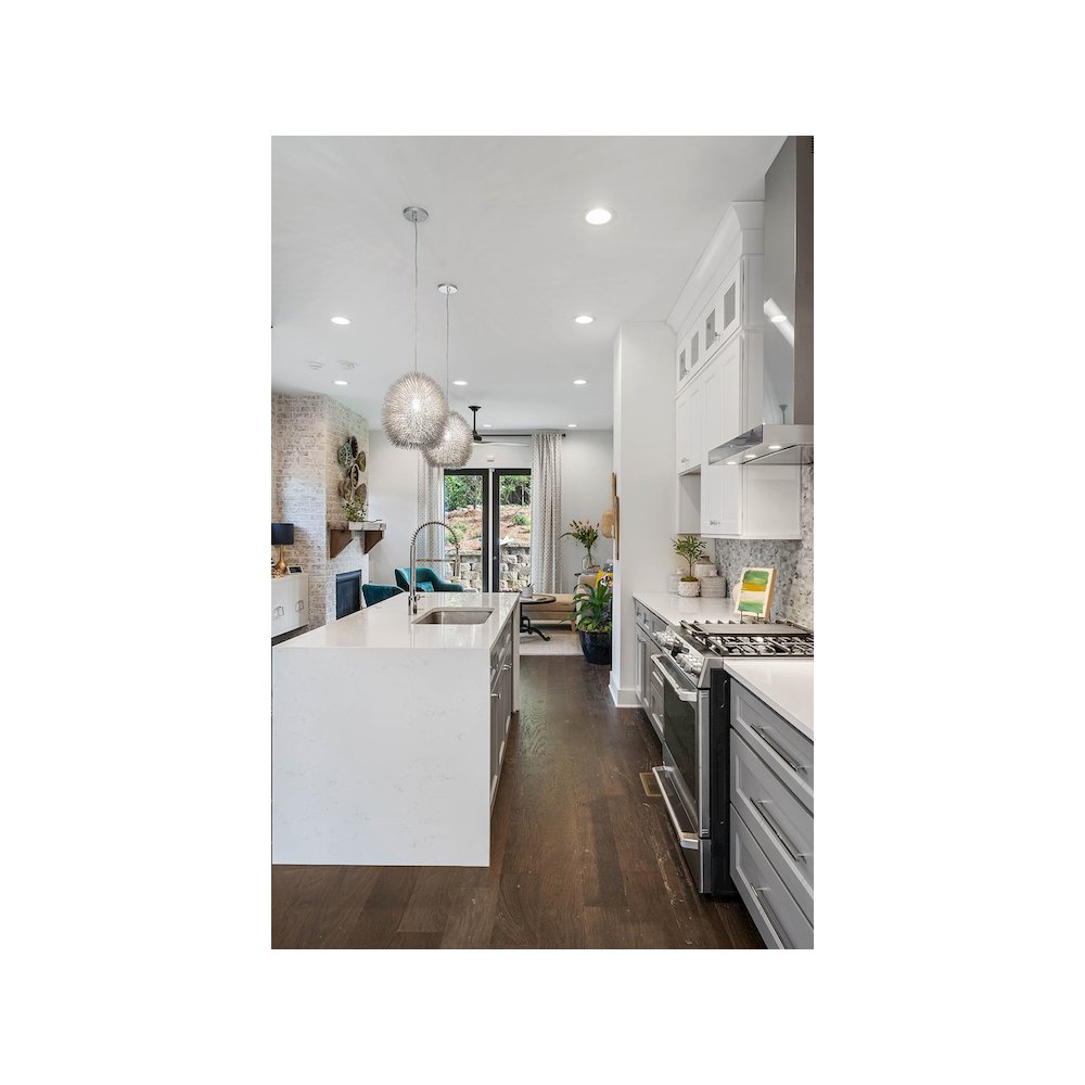 Urchin 1-Lt Pendant - White. Picture 3