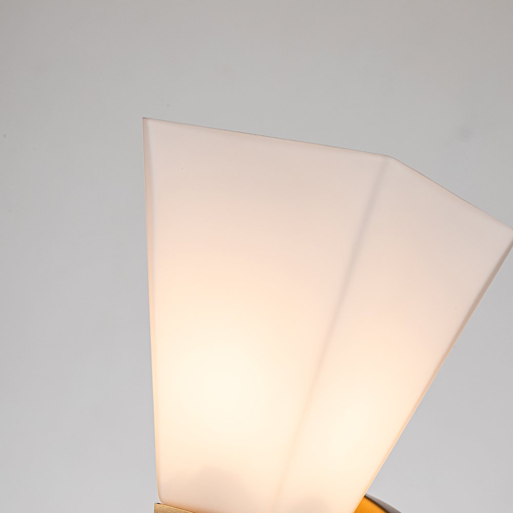 Bowtie 1 Light Bath Bar Lacquered Gold. Picture 2