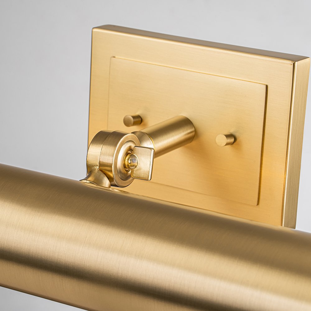 Cade Large Picture Light in Brushed Bronze. Picture 3
