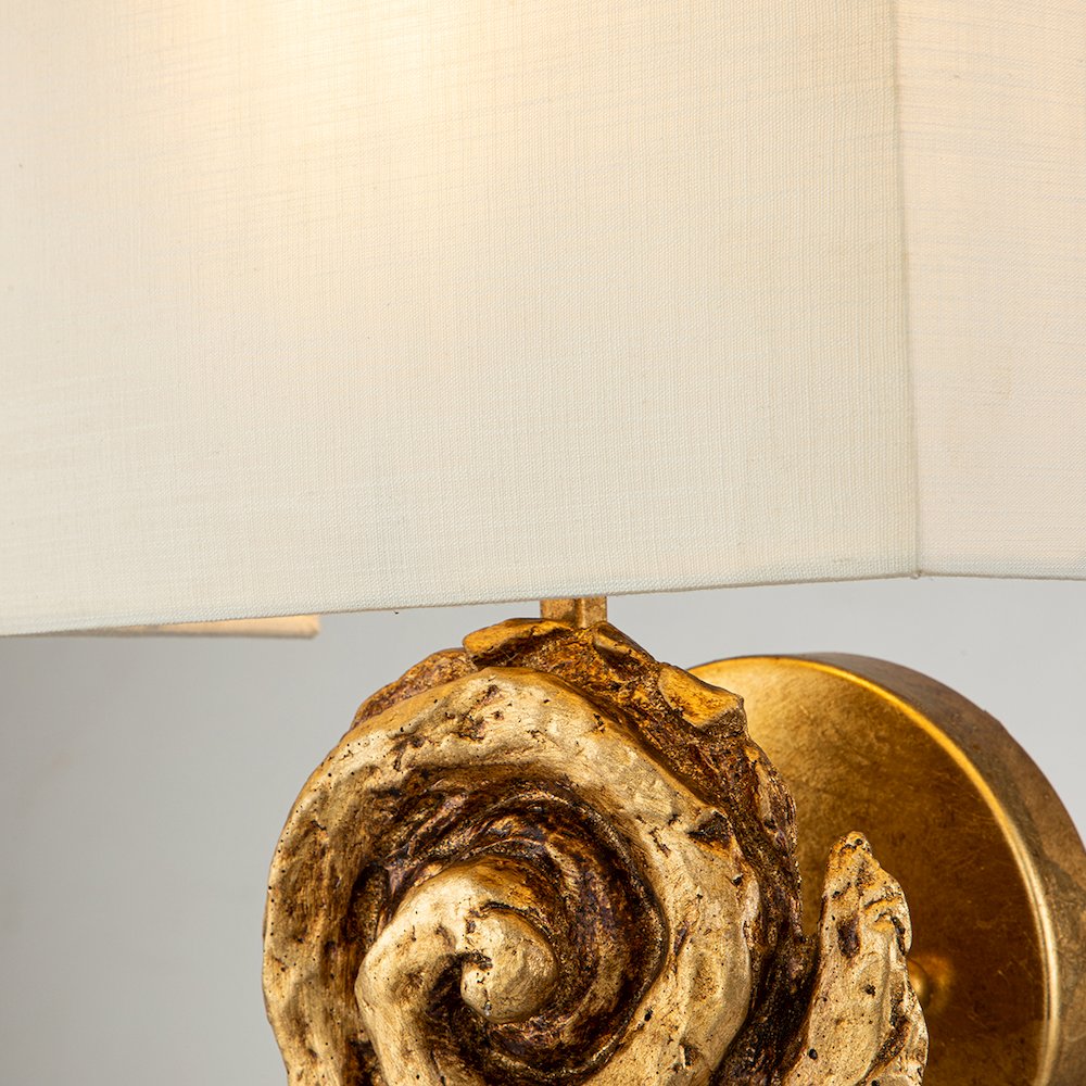 Swirl Small Sconce in Gold. Picture 3