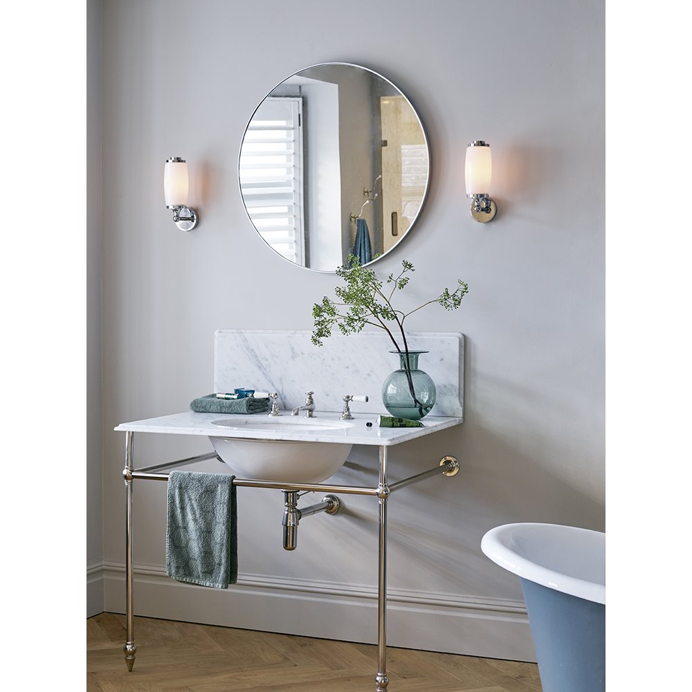 Eliot 1 Light Bath Light in Polished Chrome. Picture 5