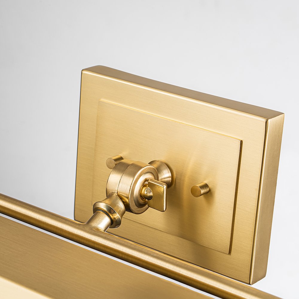 Cade Large Picture Light in Brushed Bronze. Picture 3
