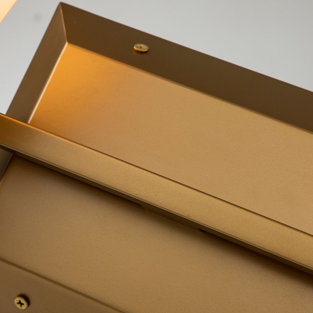 Lemuria 2 Light Bath Bar in Lacquered Gold. Picture 4