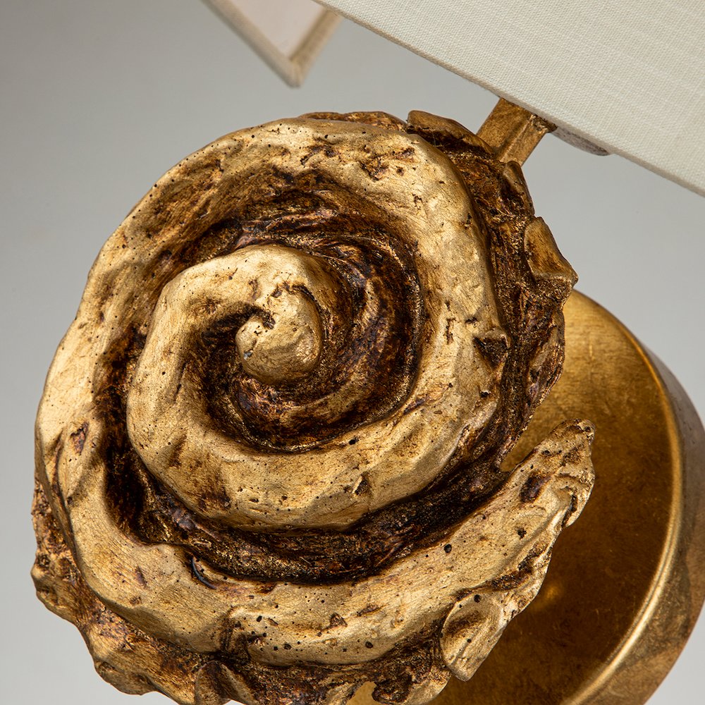 Swirl Small Sconce in Gold. Picture 4