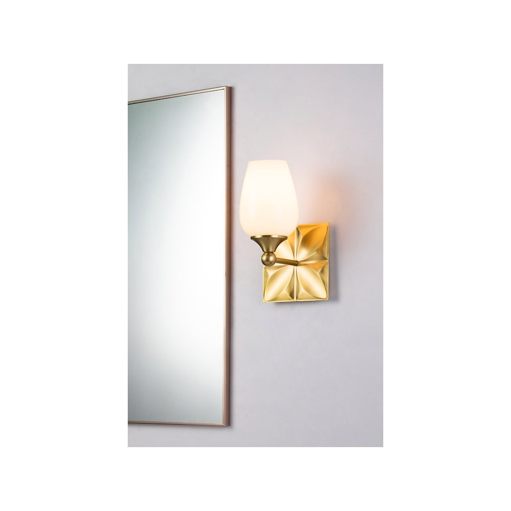 Epsilon Modern 1 Light Wall Sconce in Aged Gold Brass. Picture 2