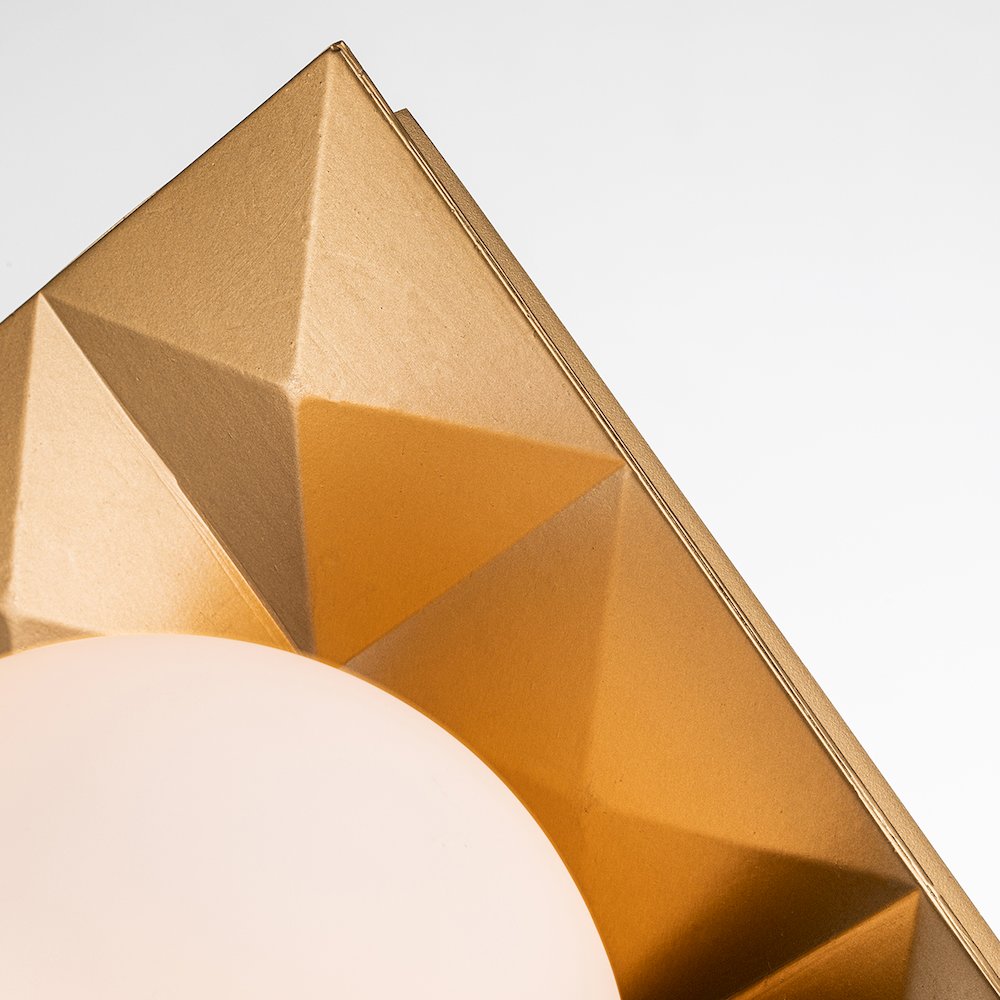 Deco 1 Light Bath Bar in Lacquered Gold. Picture 4
