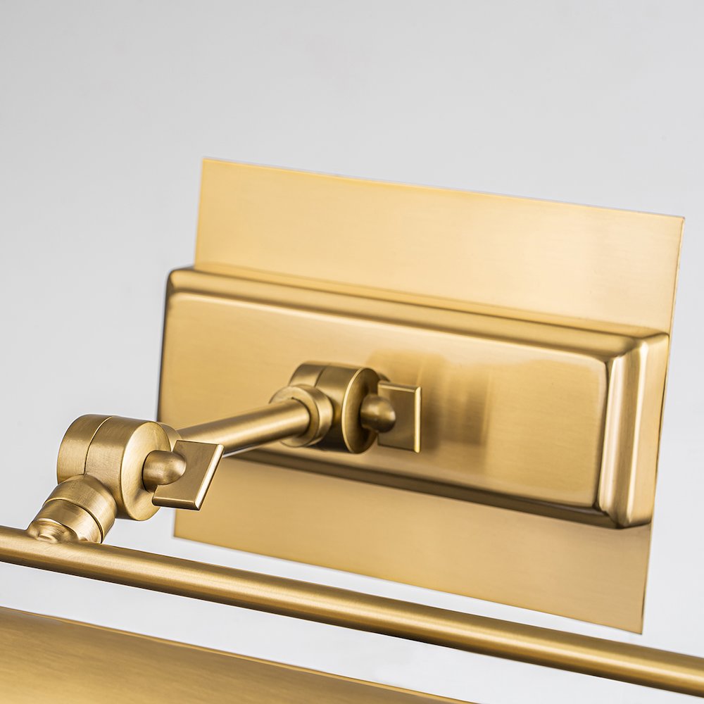 Winchfield Medium Picture Light in Aged Brass. Picture 3