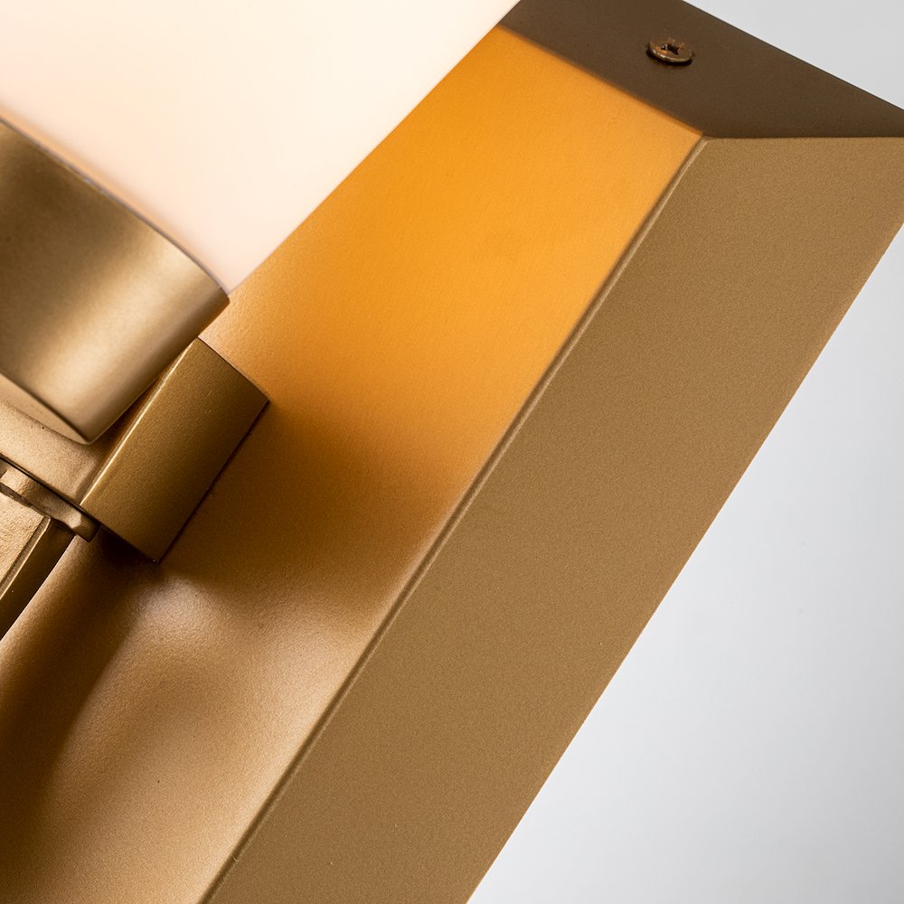Lemuria 1 Light Bath Bar in Lacquered Gold. Picture 4