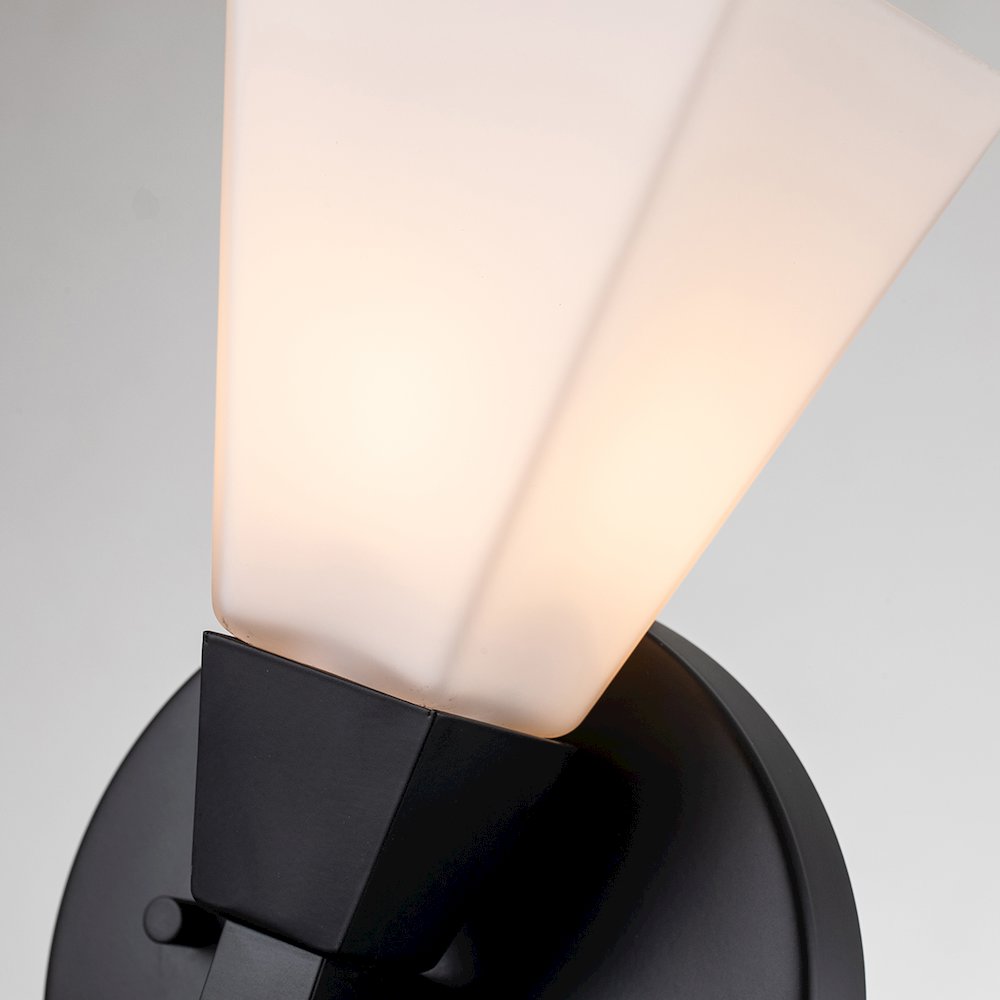 Bowtie 1 Light Bath Bar in Matte Black. Picture 3