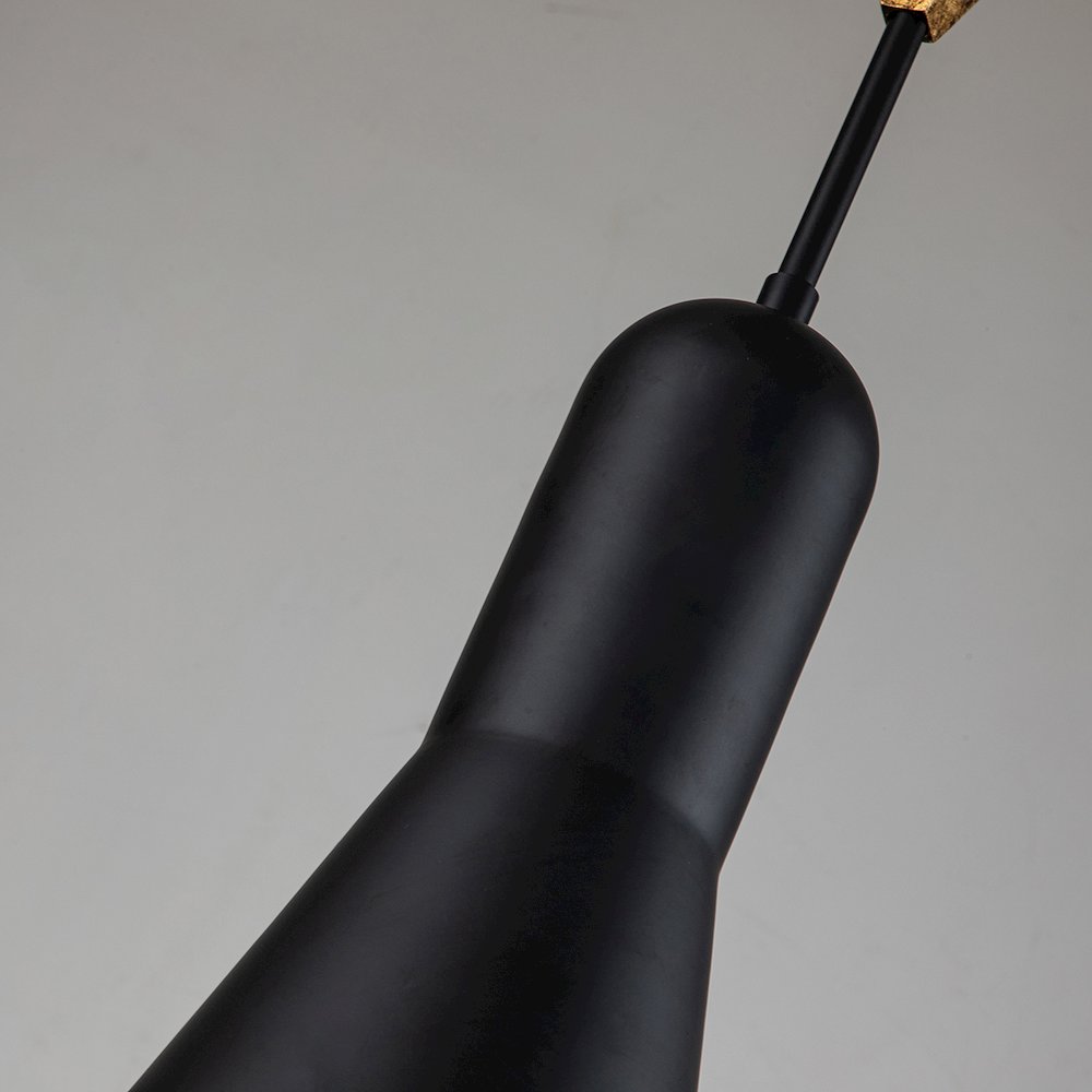 Bijoux Black Pendant with Geometric Figure. Picture 3