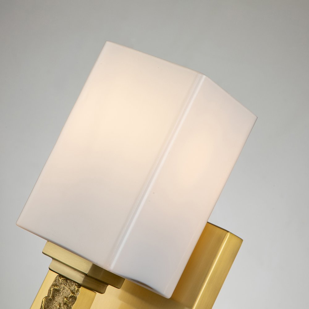 Jack 1 Light Bath Bar in Aged Brass. Picture 2