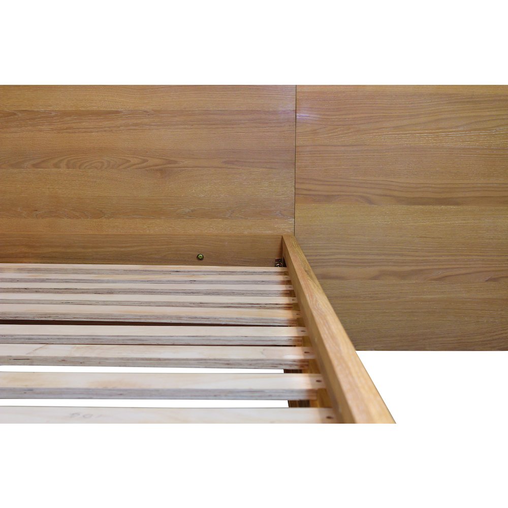 Sarasota Queen Bed with Wings in Natural Oak. Picture 6