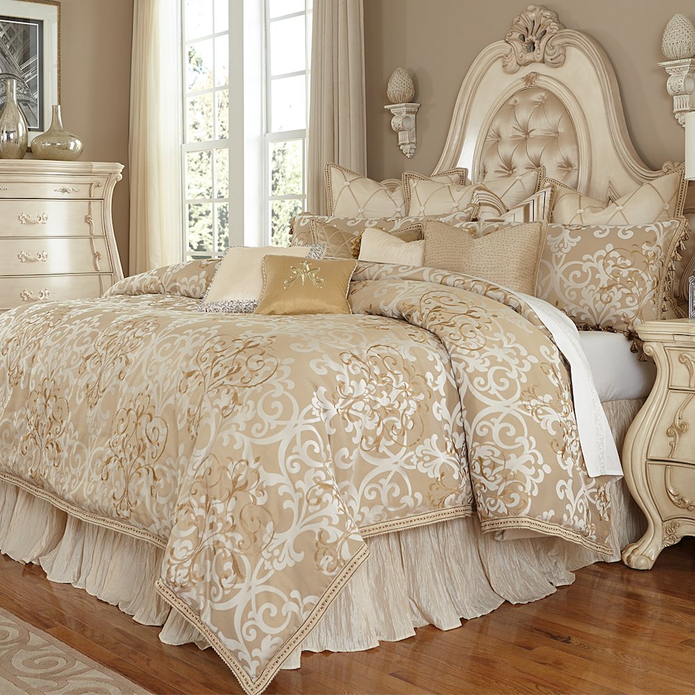 Luxembourg 13-Piece King Comforter Set - Crème. Picture 1