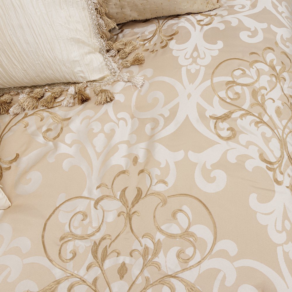 Luxembourg 13-Piece King Comforter Set - Crème. Picture 4