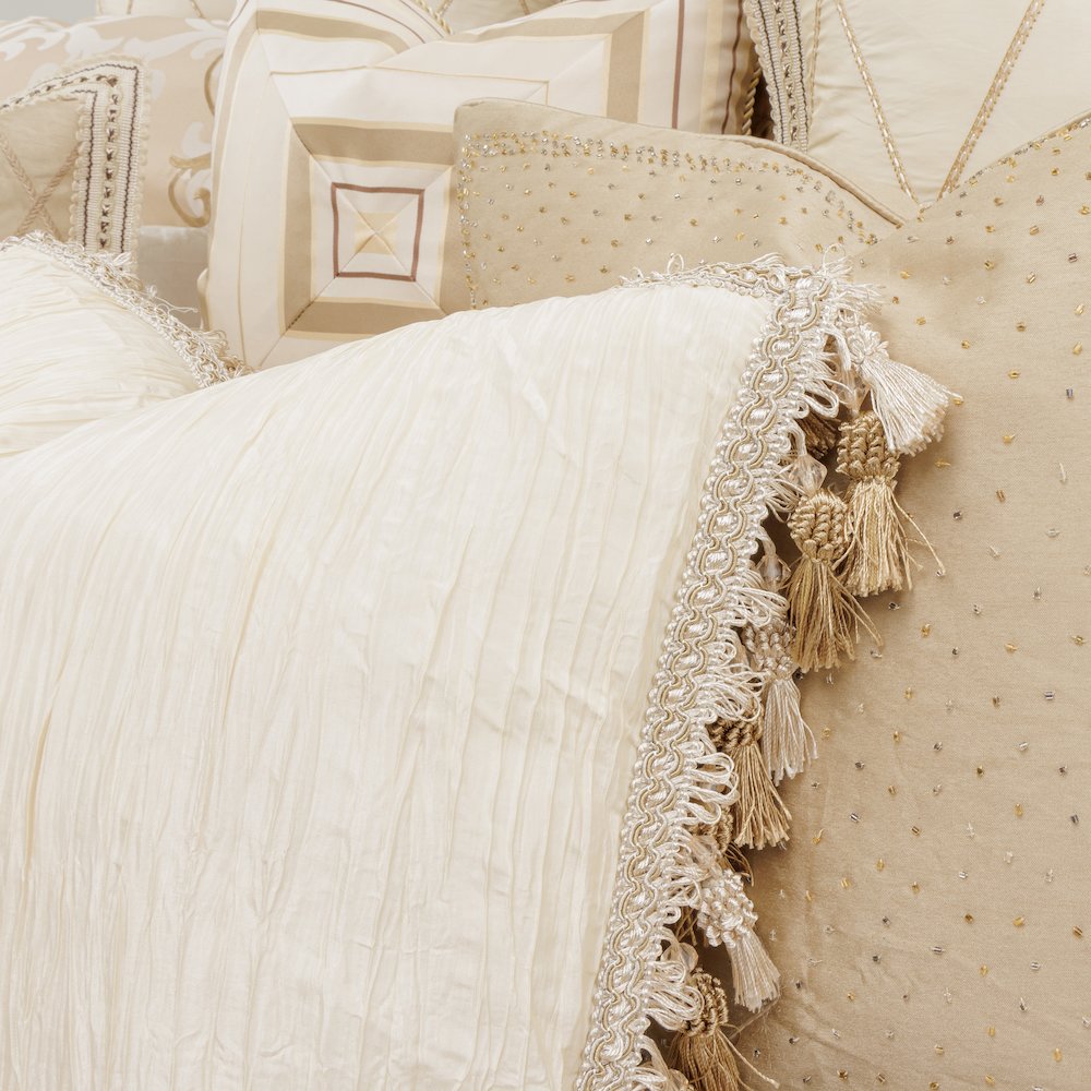 Luxembourg 13-Piece King Comforter Set - Crème. Picture 9