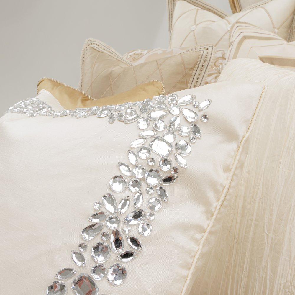 Luxembourg 13-Piece King Comforter Set - Crème. Picture 10