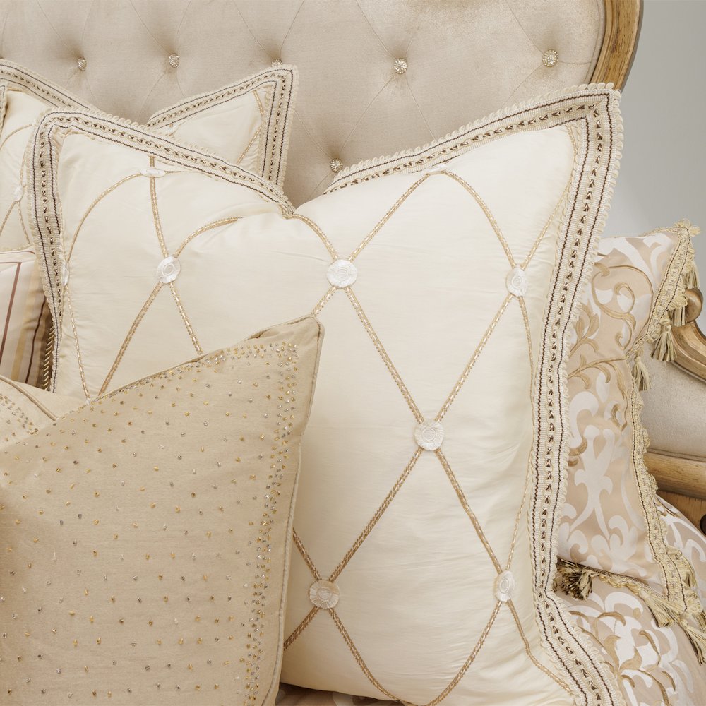 Luxembourg 13-Piece King Comforter Set - Crème. Picture 21
