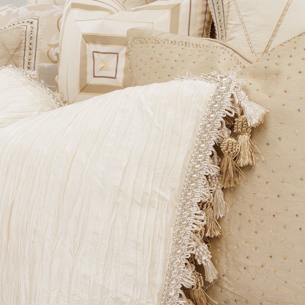 Luxembourg 13-Piece King Comforter Set - Crème. Picture 22