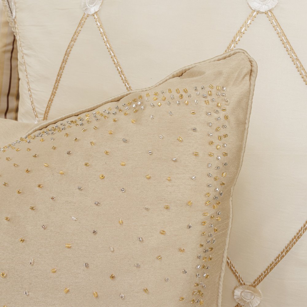 Luxembourg 13-Piece King Comforter Set - Crème. Picture 23