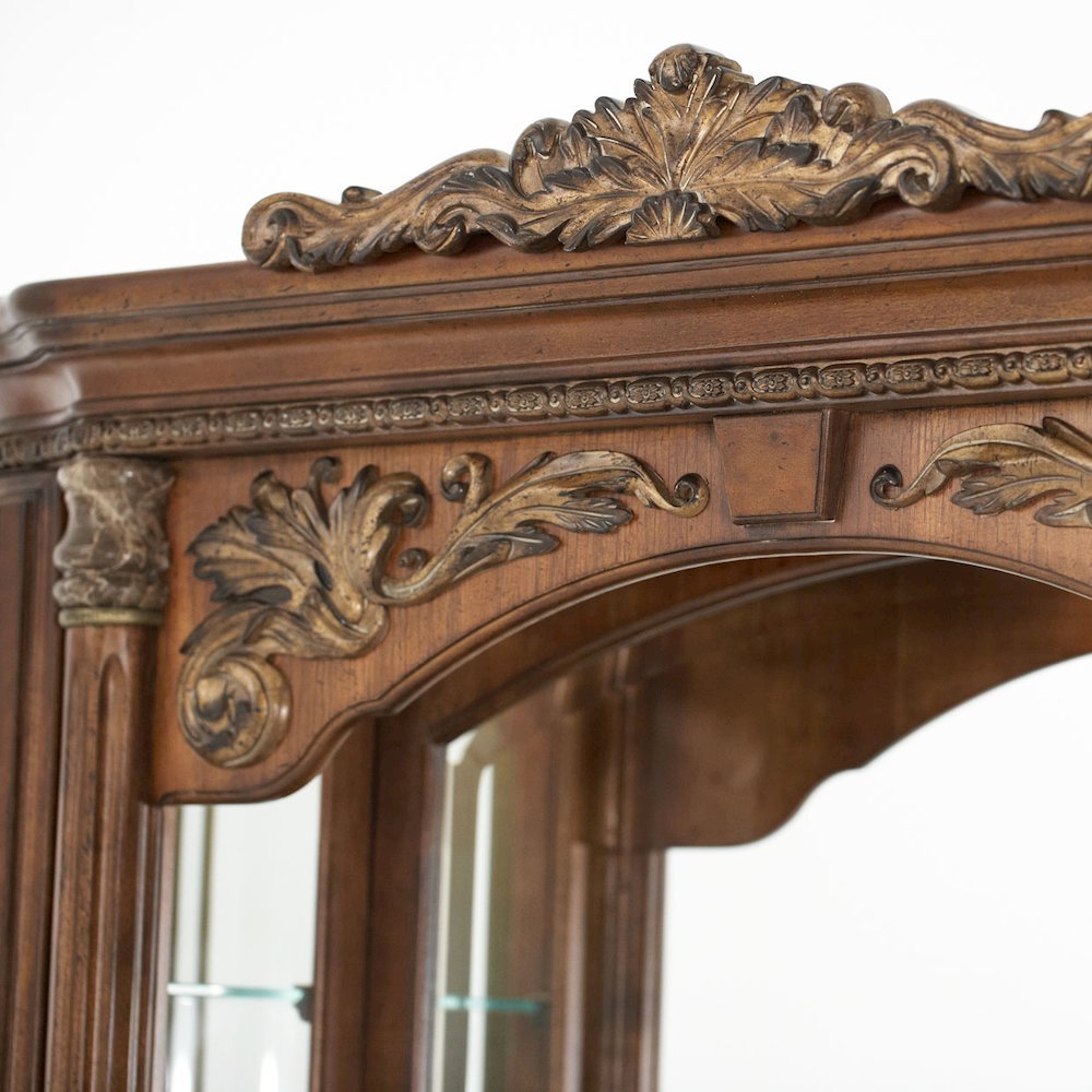 Villa Valencia Dresser with Mirror - Classic Chestnut. Picture 4