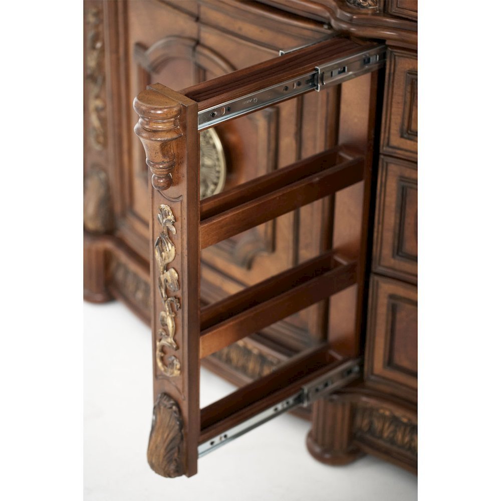 Villa Valencia Dresser with Mirror - Classic Chestnut. Picture 2