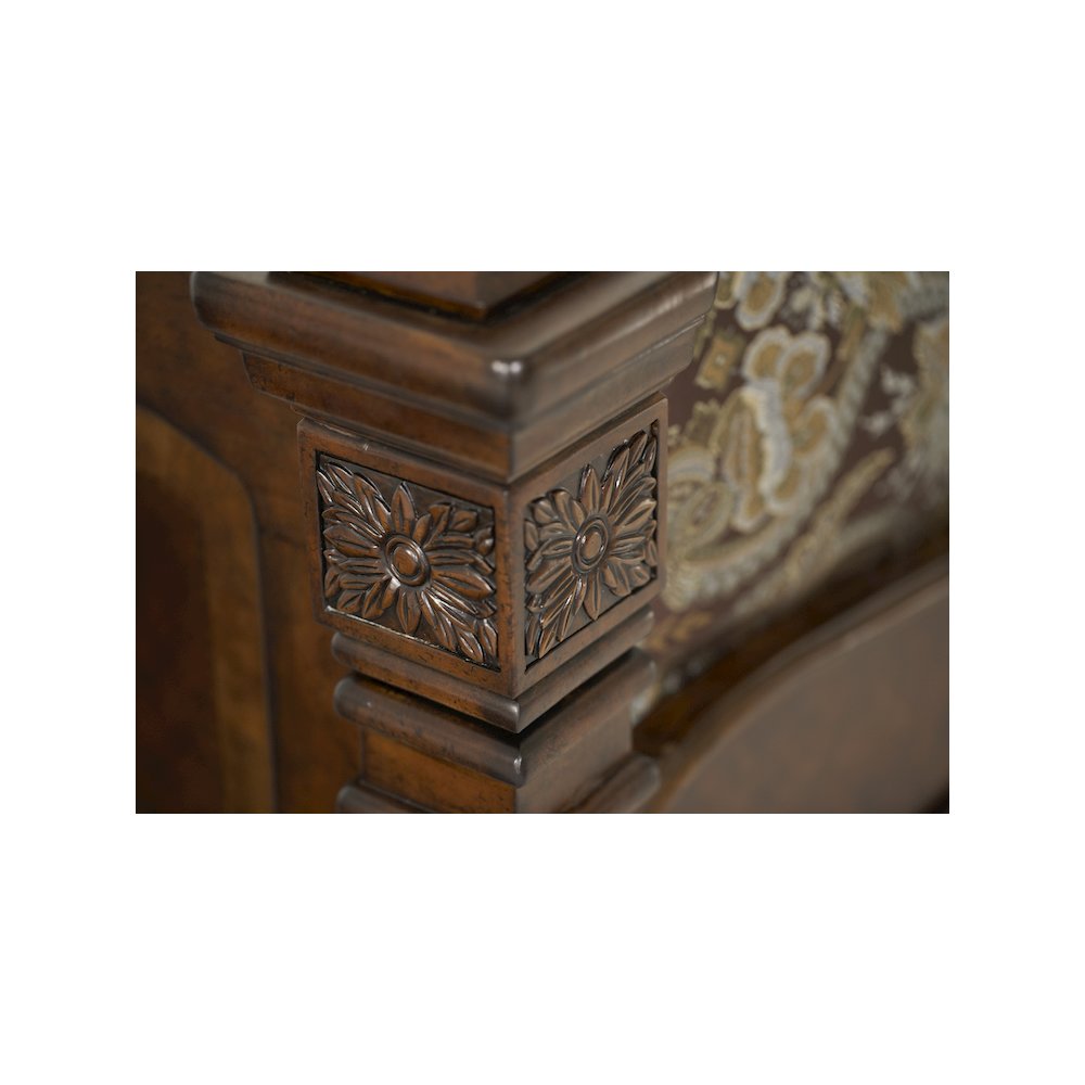 Windsor Court Queen Mansion Bed - Vintage Fruitwood. Picture 4