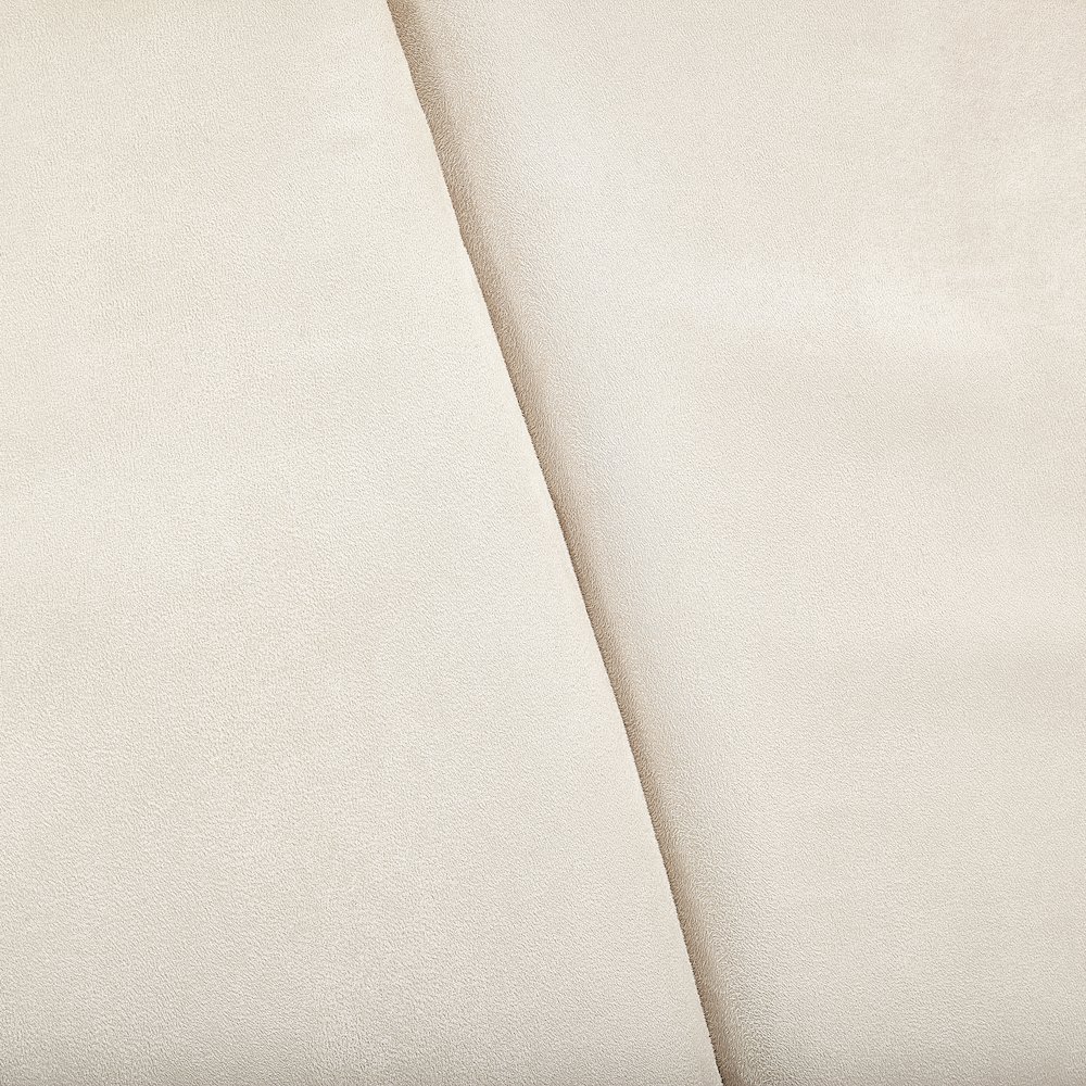 Malibu Crest Cal. King Curved Panel Bed - Chardonnay. Picture 3