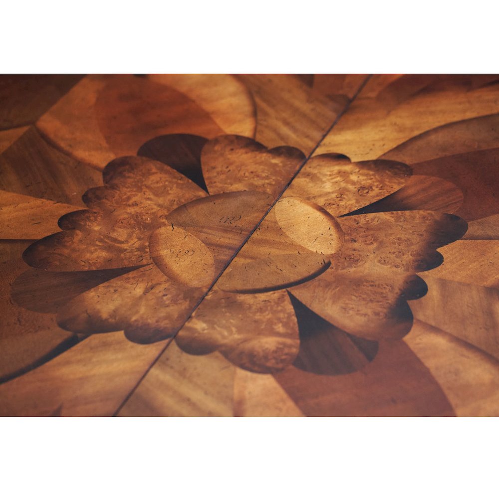 Villa Valencia Round Dining Table - Classic Chestnut. Picture 4