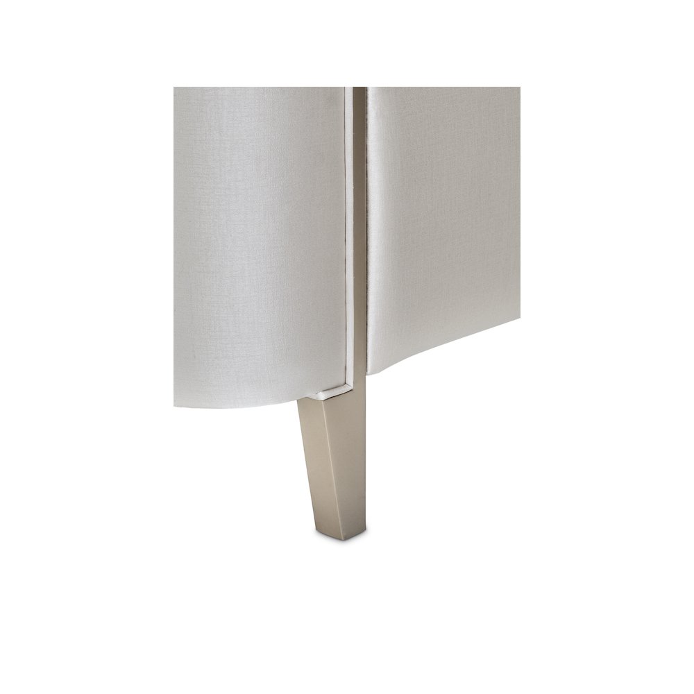 Malibu Crest Cal. King Scalloped Panel Bed - Chardonnay. Picture 5