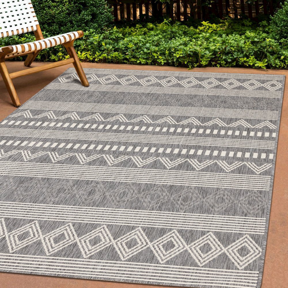 Jewel Grey White Southwest Indoor/Outdoor Area Rug, 6'7" x 9'6". Picture 2