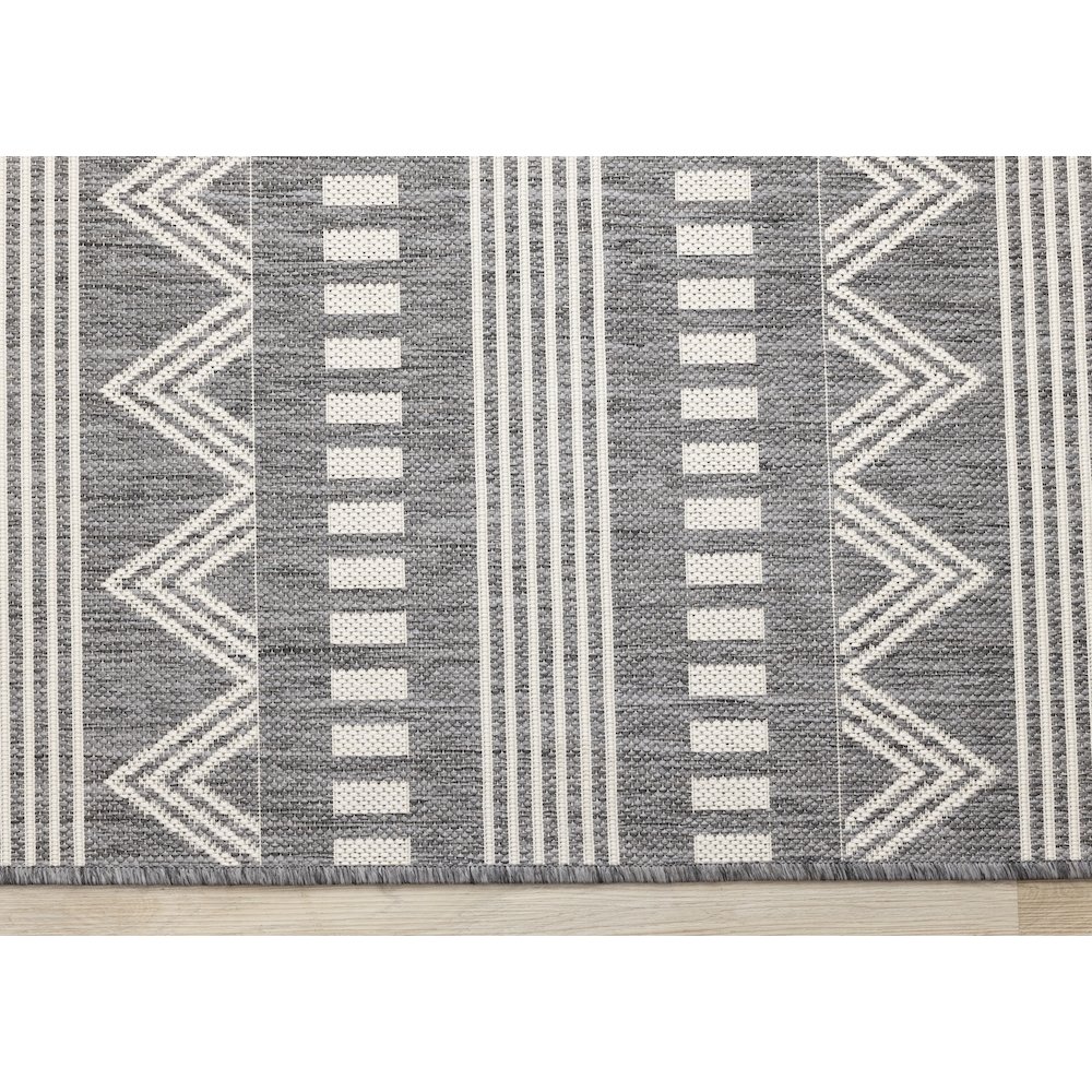 Jewel Grey White Southwest Indoor/Outdoor Area Rug, 6'7" x 9'6". Picture 9