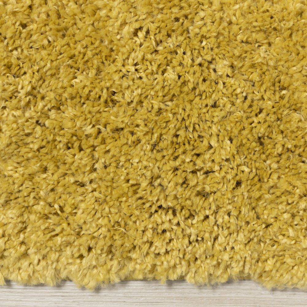 Palmer Soft Yellow Shag Rug. Picture 10