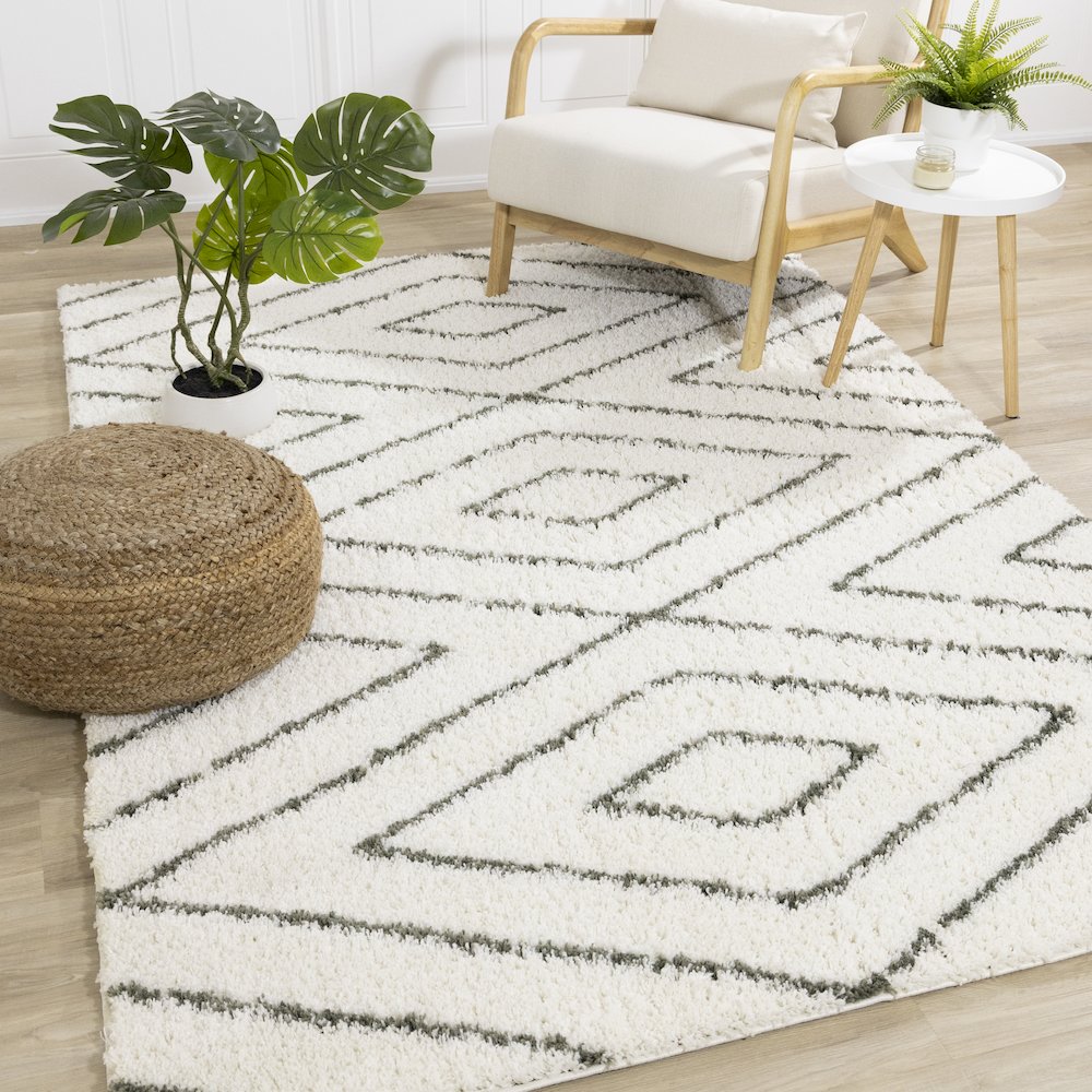 Palmer Geometric White Green Soft Shag Rug, 7'10" x 10'6". Picture 2