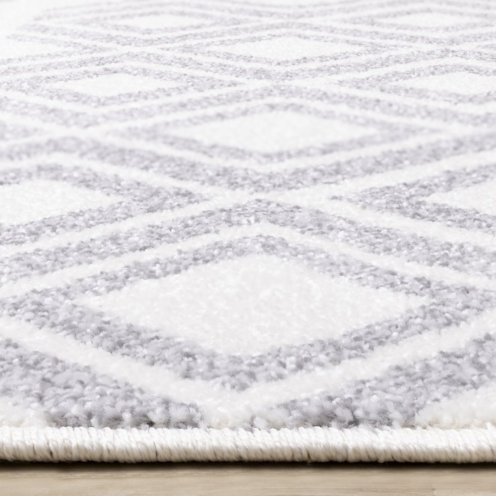 Claremont Grey White Southwest Area Rug, 5'3" x 7'7". Picture 5