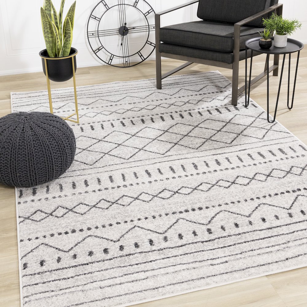 Lumos Grey White Tribal Patterned Rug, 5'3" x 7'7". Picture 2