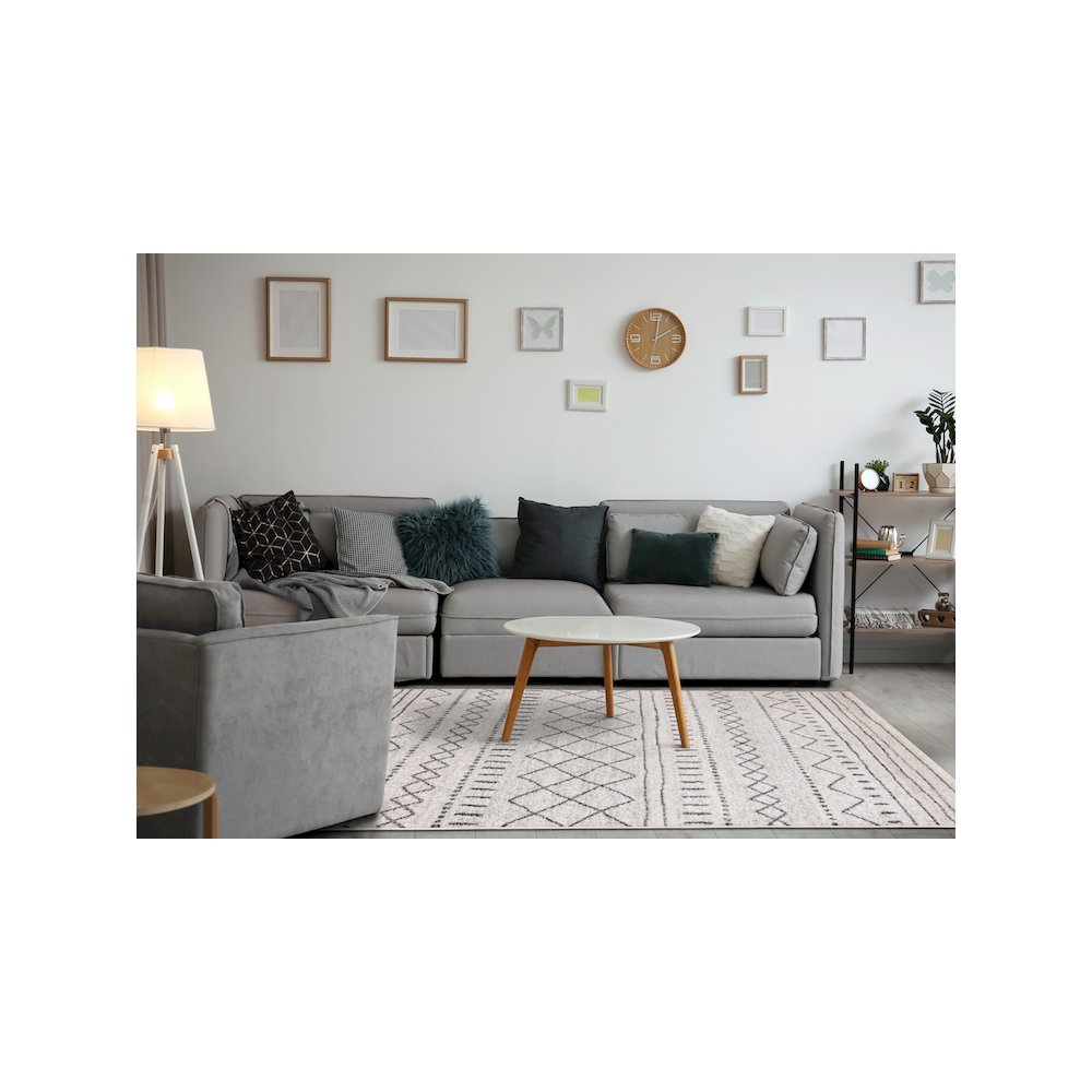 Lumos Grey White Tribal Patterned Rug, 5'3" x 7'7". Picture 3