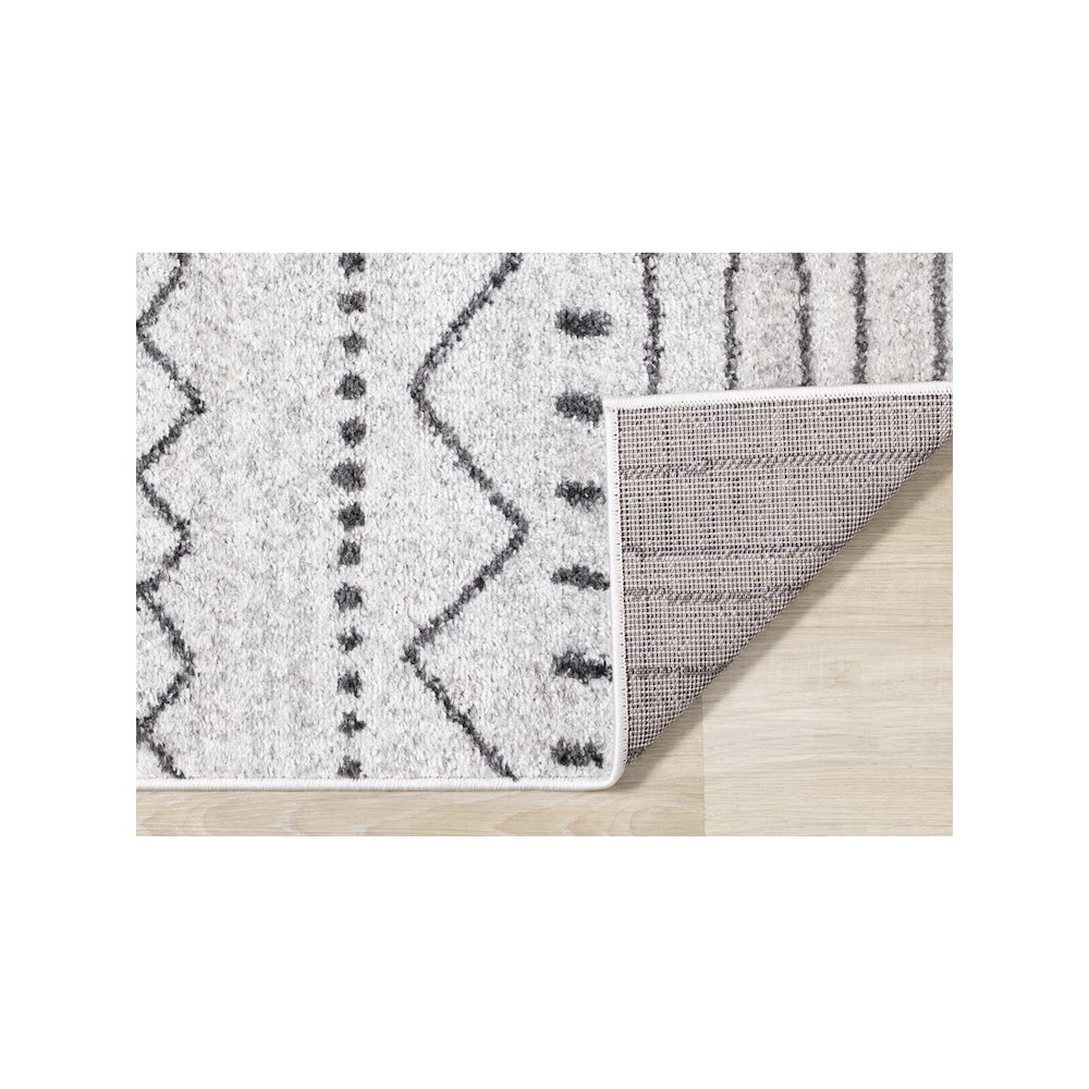 Lumos Grey White Tribal Patterned Rug, 5'3" x 7'7". Picture 7