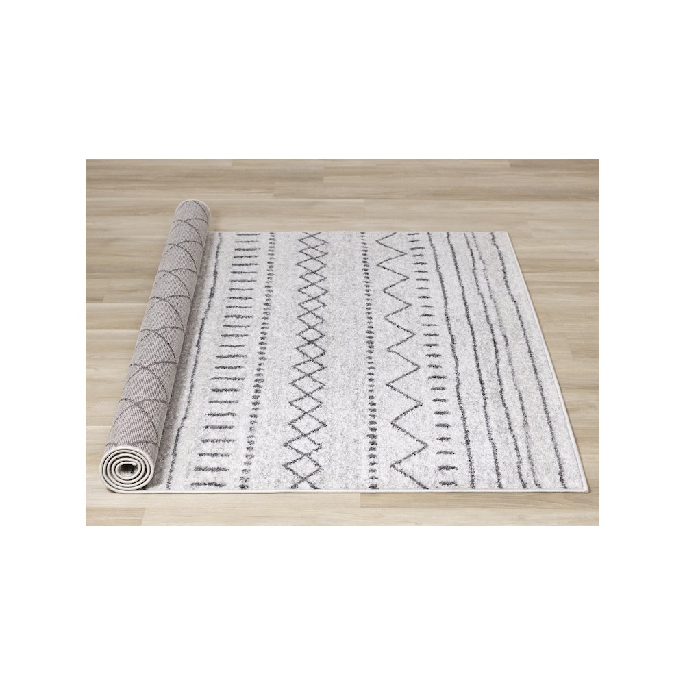 Lumos Grey White Tribal Patterned Rug, 5'3" x 7'7". Picture 8