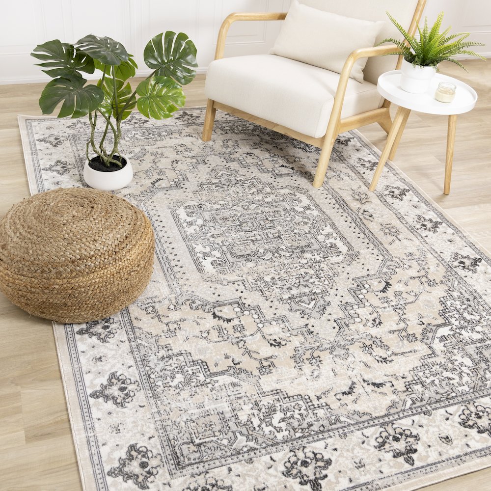 Traditional 5x7 Washable Rug, Classic Carpet for Bedroom or Living Room. Picture 2