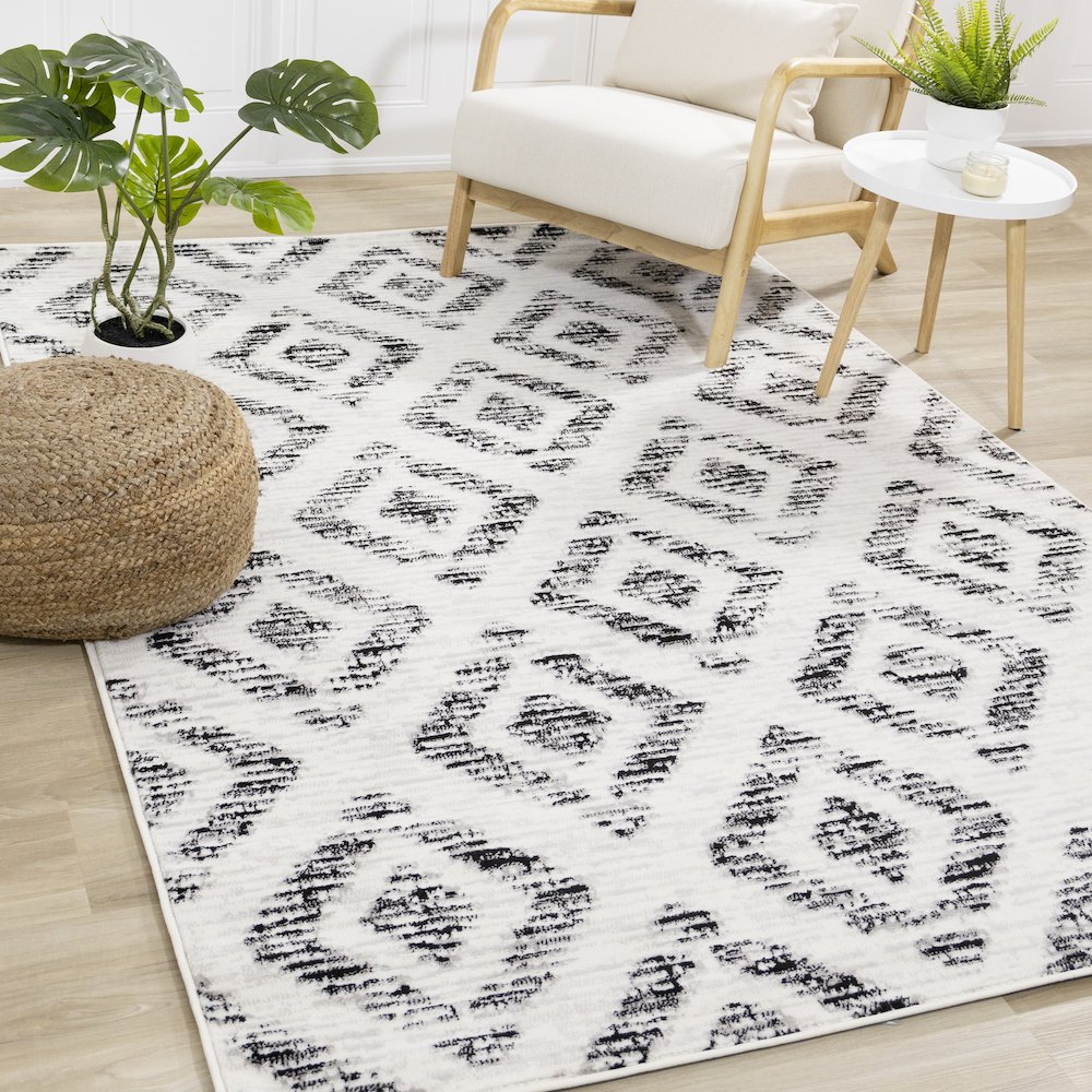 Meridian Grey Diamond Distressed Rug, 3'11" x 5'7". Picture 2