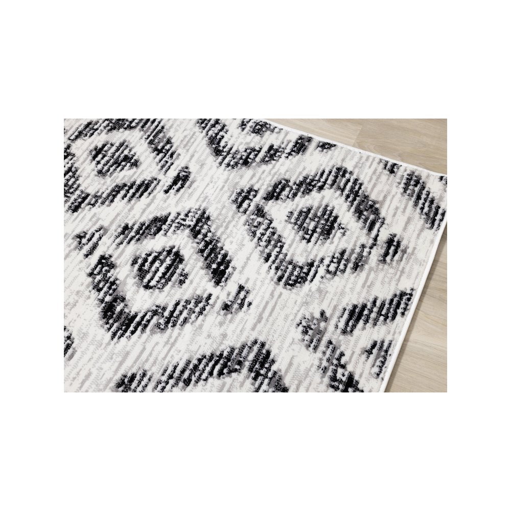 Meridian Grey Diamond Distressed Rug, 3'11" x 5'7". Picture 4
