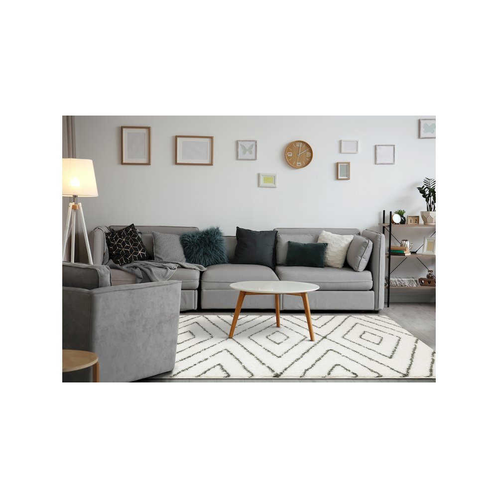 Palmer Geometric White Green Soft Shag Rug, 5'3" x 7'7". Picture 3