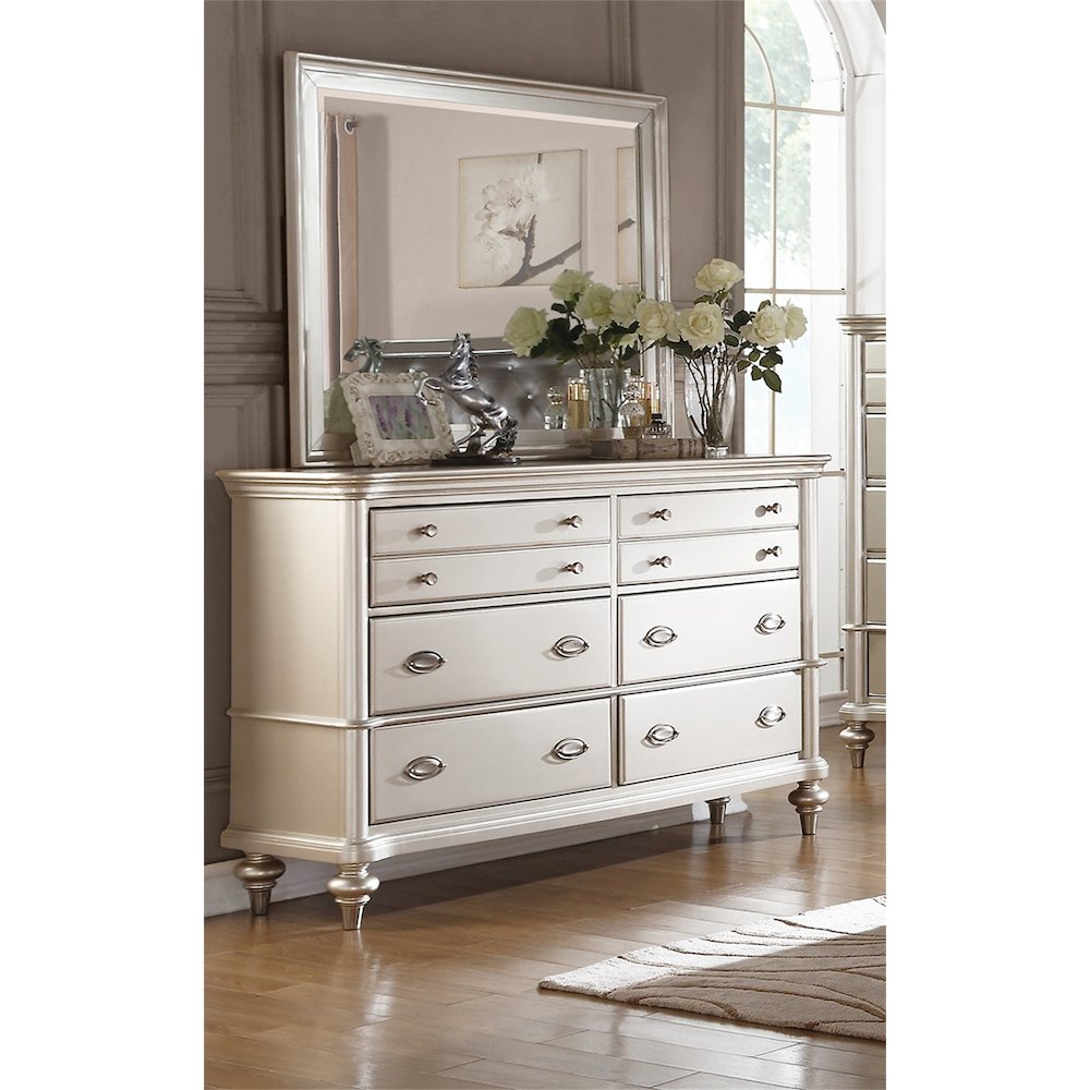 Dresser with 6 Drawers in Antique Silver. Picture 2