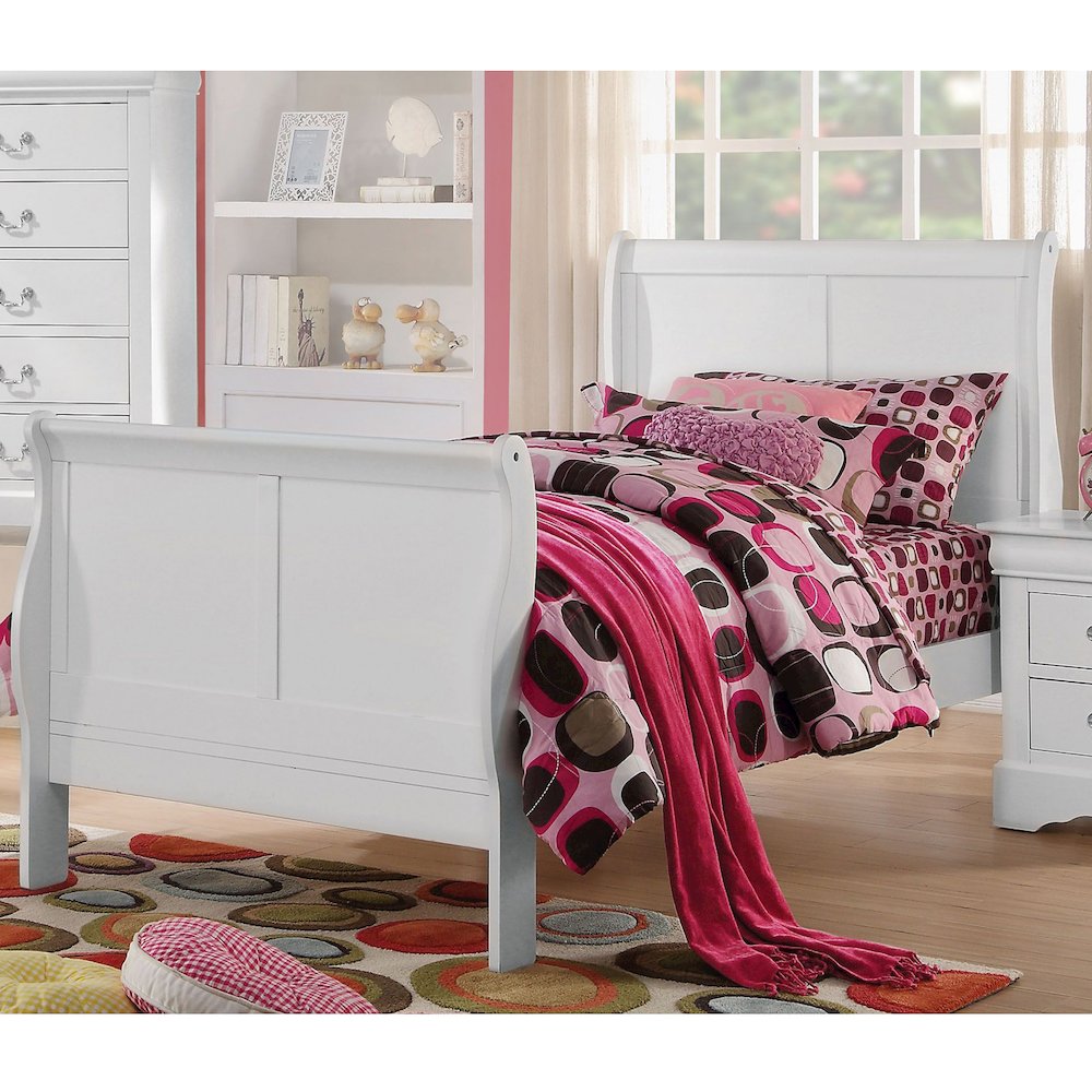 Wooden Twin Sleigh Bed in White. Picture 2
