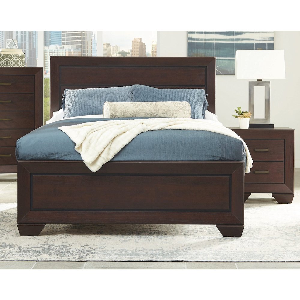 Wood Queen Bed in Dark Cocoa Finish. Picture 2