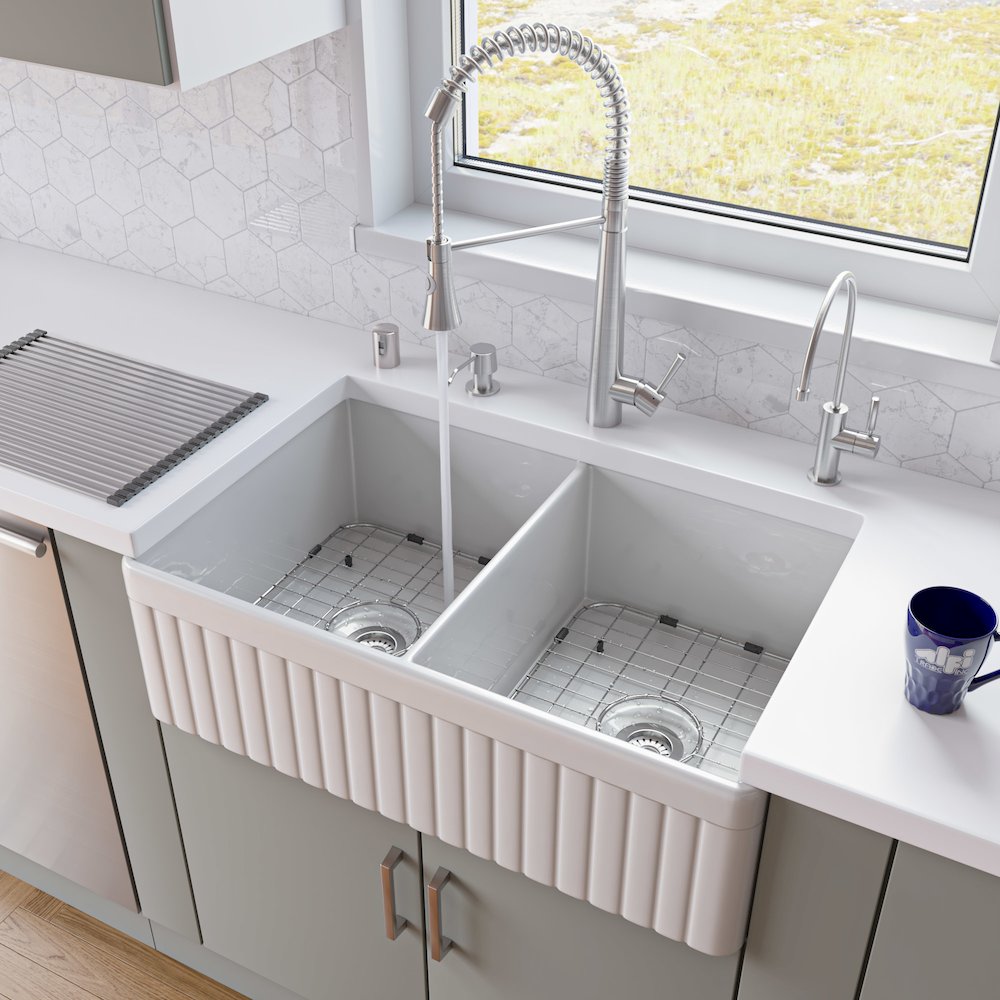 White 32" Fluted Apron Double Bowl Fireclay Farmhouse Kitchen Sink. Picture 2