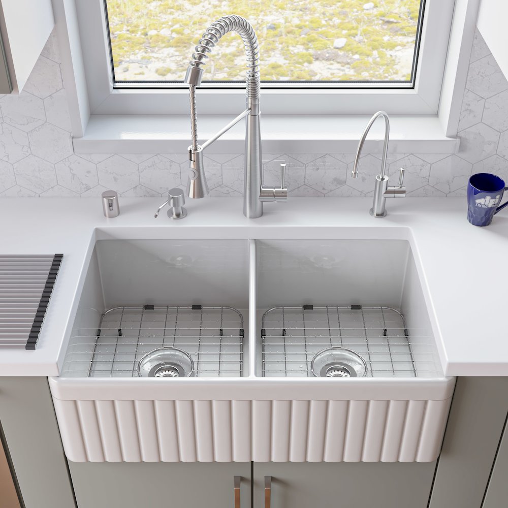 White 32" Fluted Apron Double Bowl Fireclay Farmhouse Kitchen Sink. Picture 3