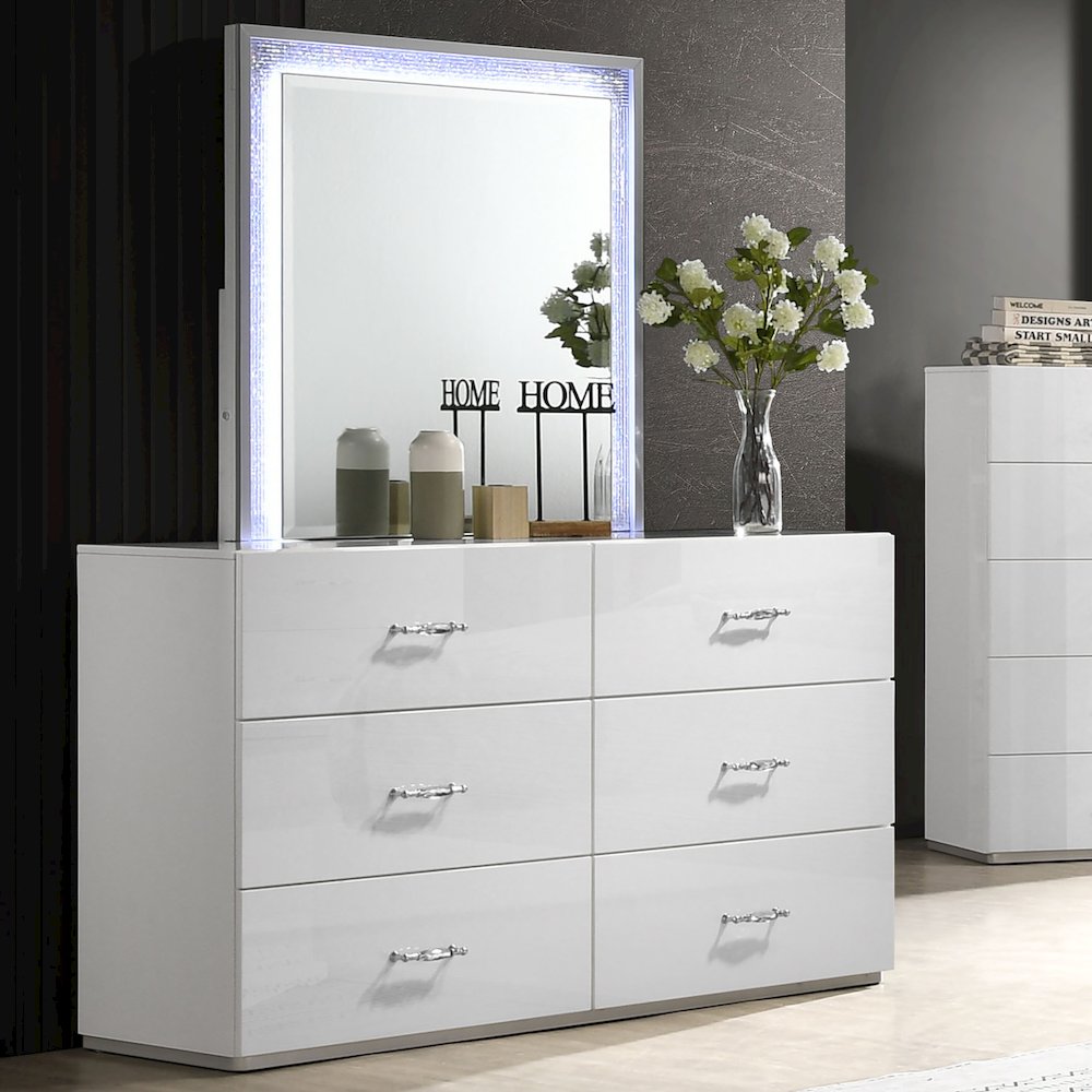 Wellan Modern 2-Piece Dresser and Mirror Set in White. Picture 4